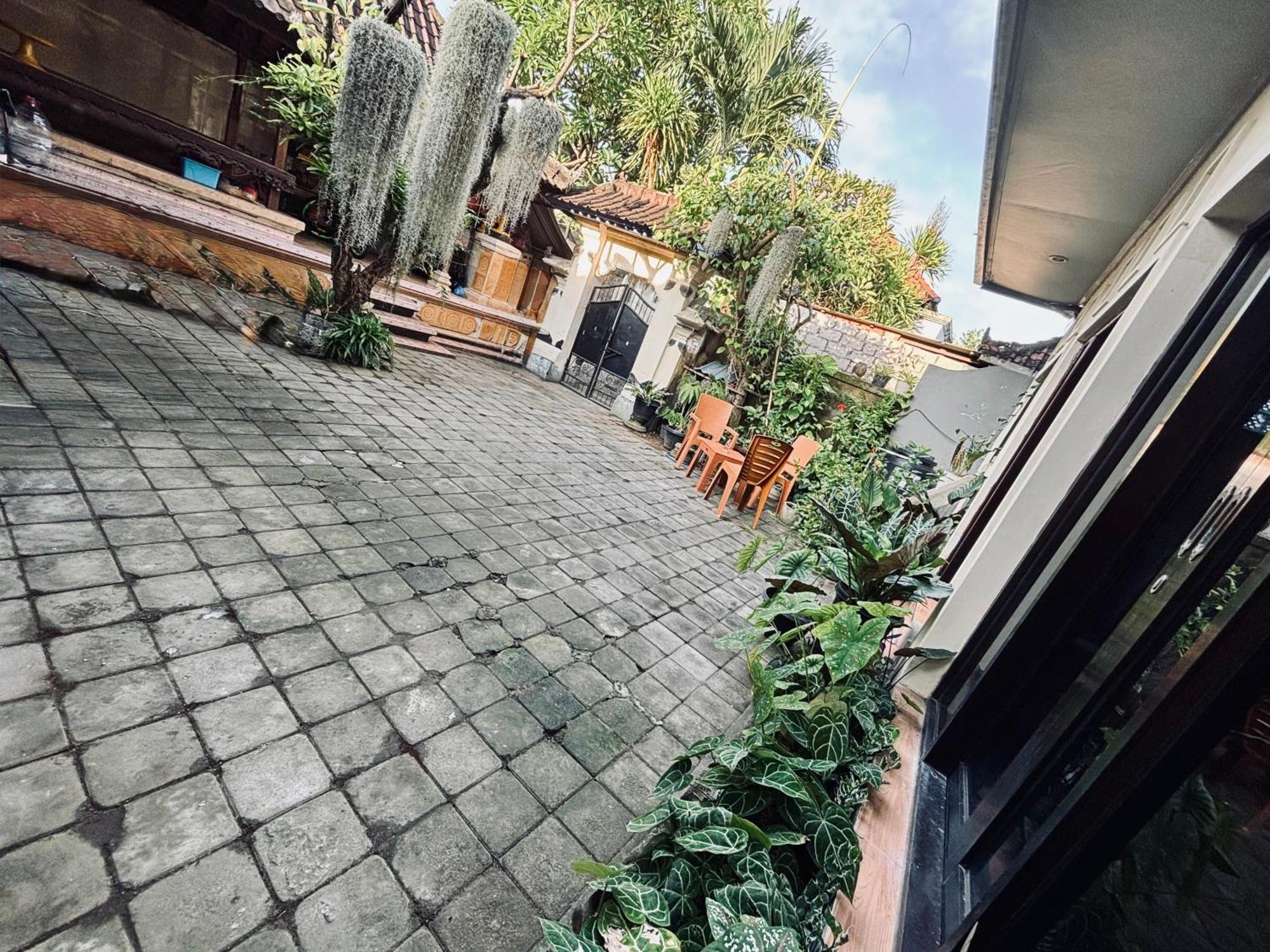 Mama Mega Homestay Pesanggaran Экстерьер фото